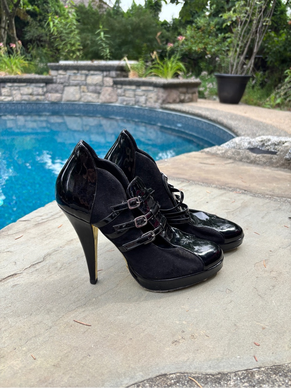 B.E.&D Made in Italy Black Patent & Suede Buckle Heels | Size 38 BE&D